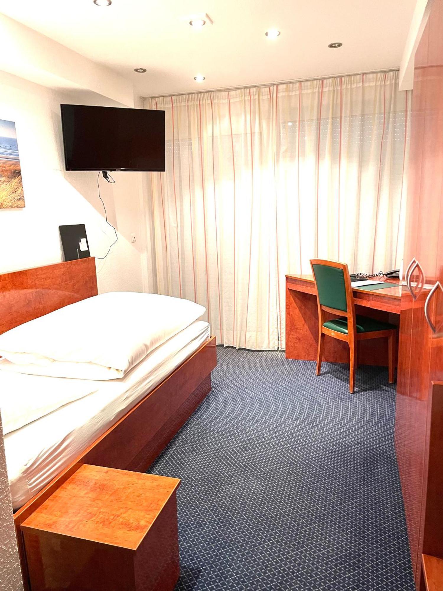 Hotel Merkenich ケルン エクステリア 写真